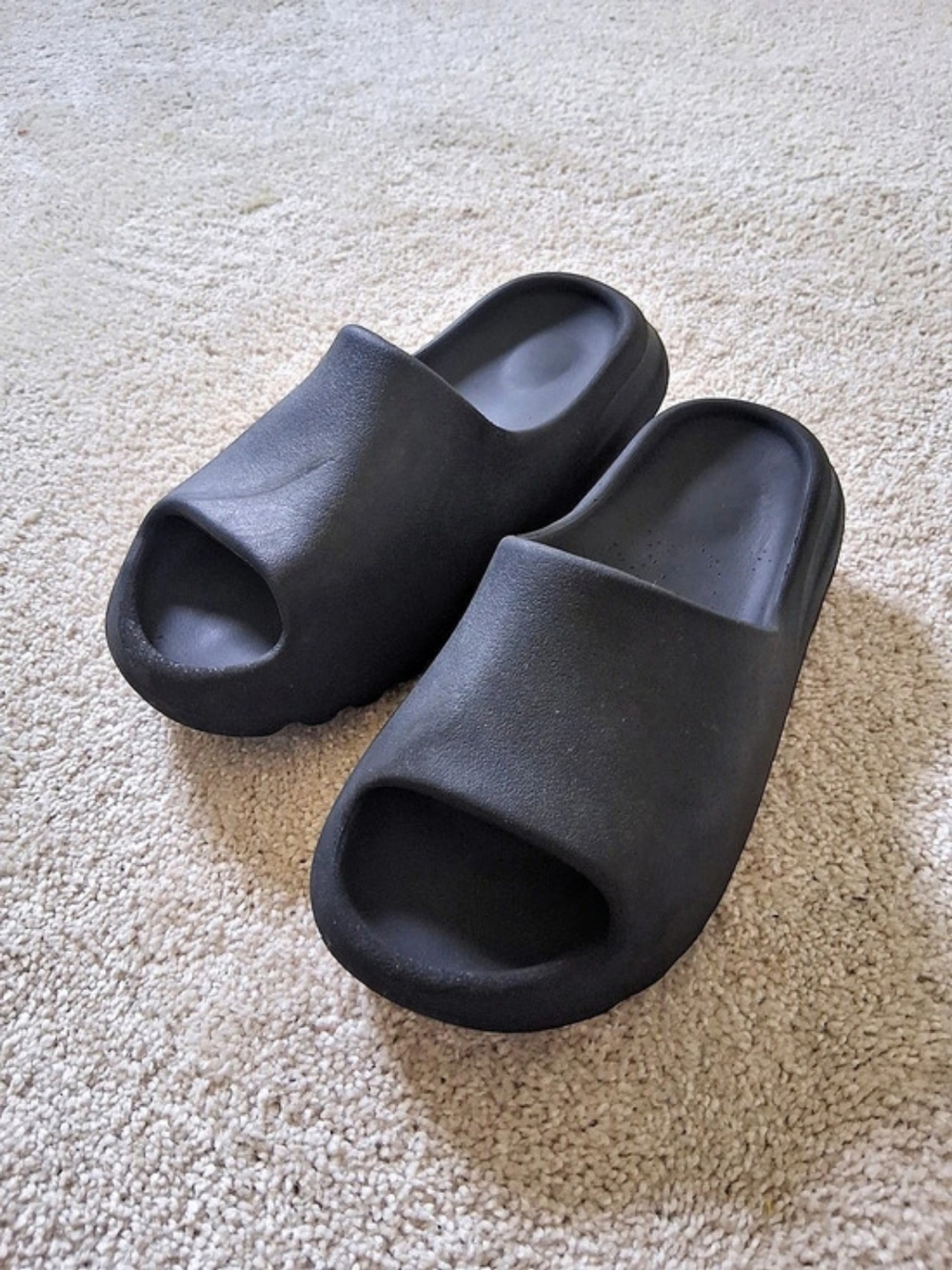 Black Yeezy Slides